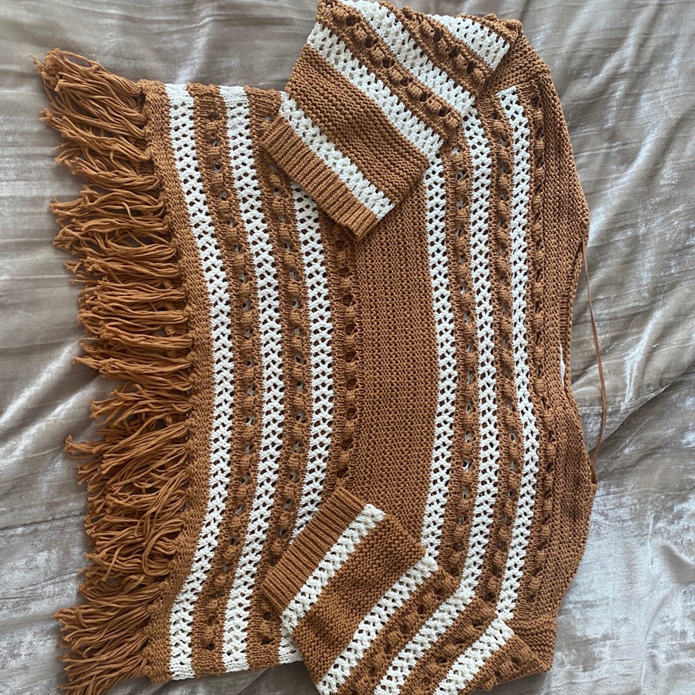 Beach sweater with fringe and texture